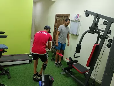 قسم التأهيل الرياضي والاصابات المعالج الرياضي مؤيد يوسف