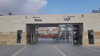 مركز زوار البترا