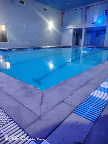 مسبح الجسور العشرة