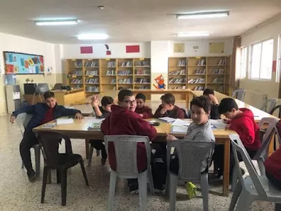 المدارس العالمية على طريق المطار