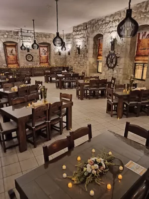 مطعم سرايا القلعة السياحي
