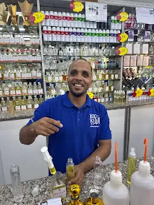 عمار البكري للعطور فرع الوحدات
