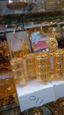 محلات البسام للمكياجات والعطور