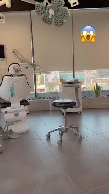مركز الدكتور خالد الحمارنة لطب الأسنان