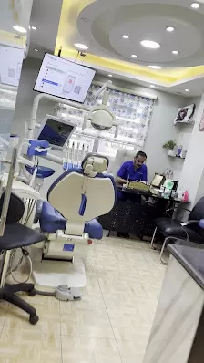 مركز العقرباوي لطب الاسنان . دكتور فراس العقرباوي