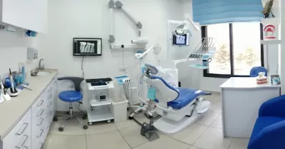 عيادة الدكتور أسامه هشام حرايري طب وجراحة الفم والأسنان