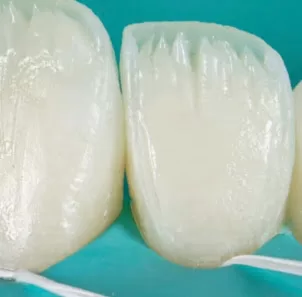 الدكتور حمزة الفقيه لطب وجراحة الفم والاسنان