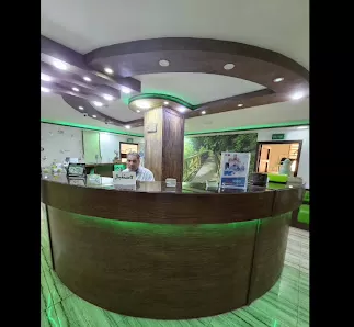 المركز الاستشاري الاول لطب وزراعة الاسنان