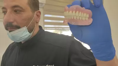الدكتور سمير ابوفارة طب وجراحة الفم و الاسنان