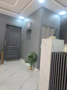 عيادة الدكتور حمزة المناعي (طب وجراحة الفم والأسنان)