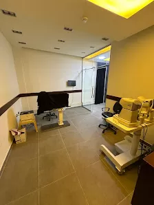 مركز الخبراء لطب وجراحة العيون - الدكتور ماجد الزعبي