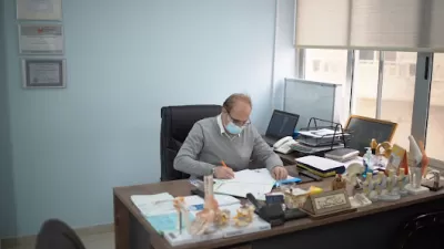 الدكتور مازن كردية