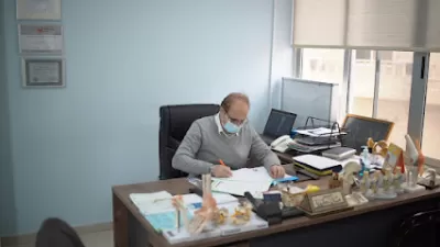 الدكتور مازن كردية