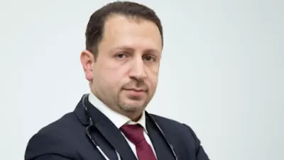 دكتور قلب د.عمرو رشيد أمراض القلب و الشرايين و القسطرة العلاج