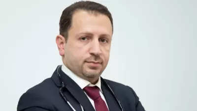 دكتور قلب د.عمرو رشيد أمراض القلب و الشرايين و القسطرة العلاج