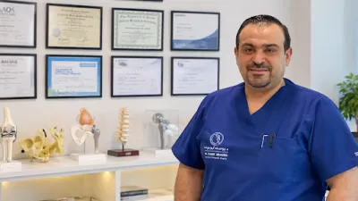 الدكتور يوسف ابوعودة استشاري جراحة العظام و المفاصل
