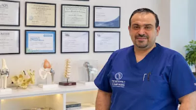الدكتور يوسف ابوعودة استشاري جراحة العظام و المفاصل