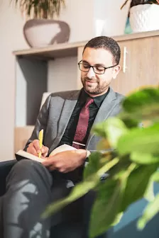 افضل طبيب نفسي الدكتور علاء زايد اختصاصي الطب النفسي